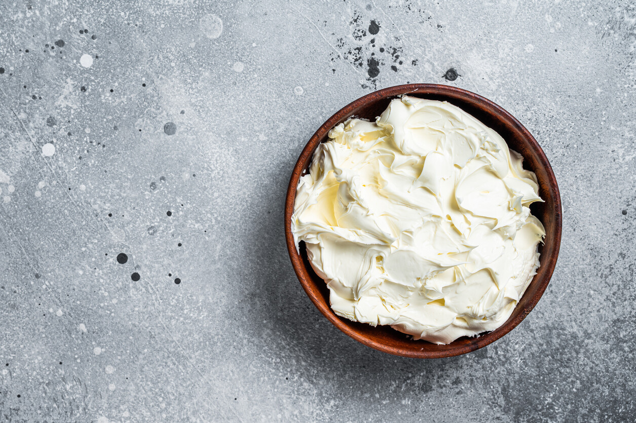 El queso mascarpone es un queso delicioso que se puede comer solo o con